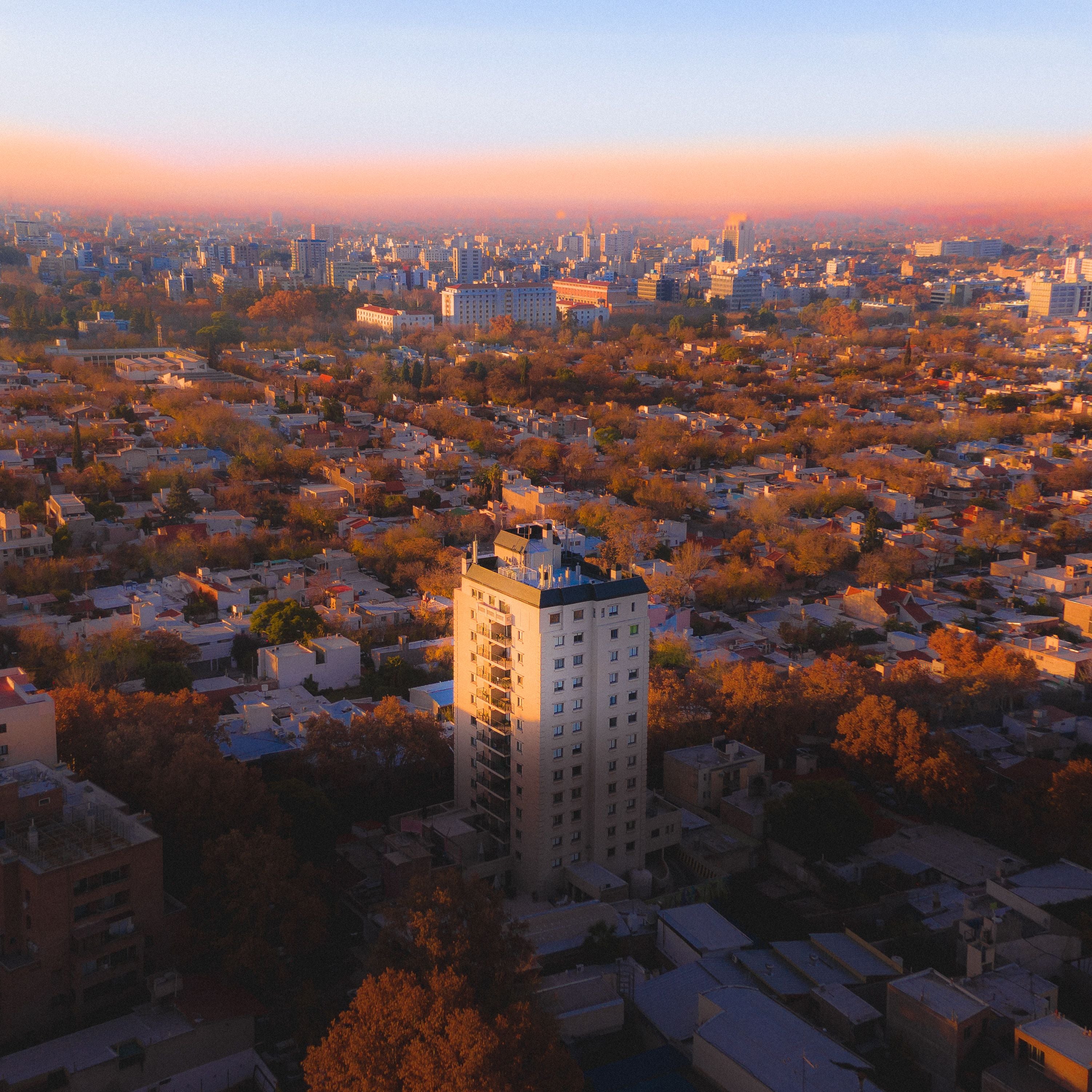 El voluntariado ofrece diferentes beneficios, desde internet gratis, desayuno, habitación compartida y tours por la ciudad de Mendoza