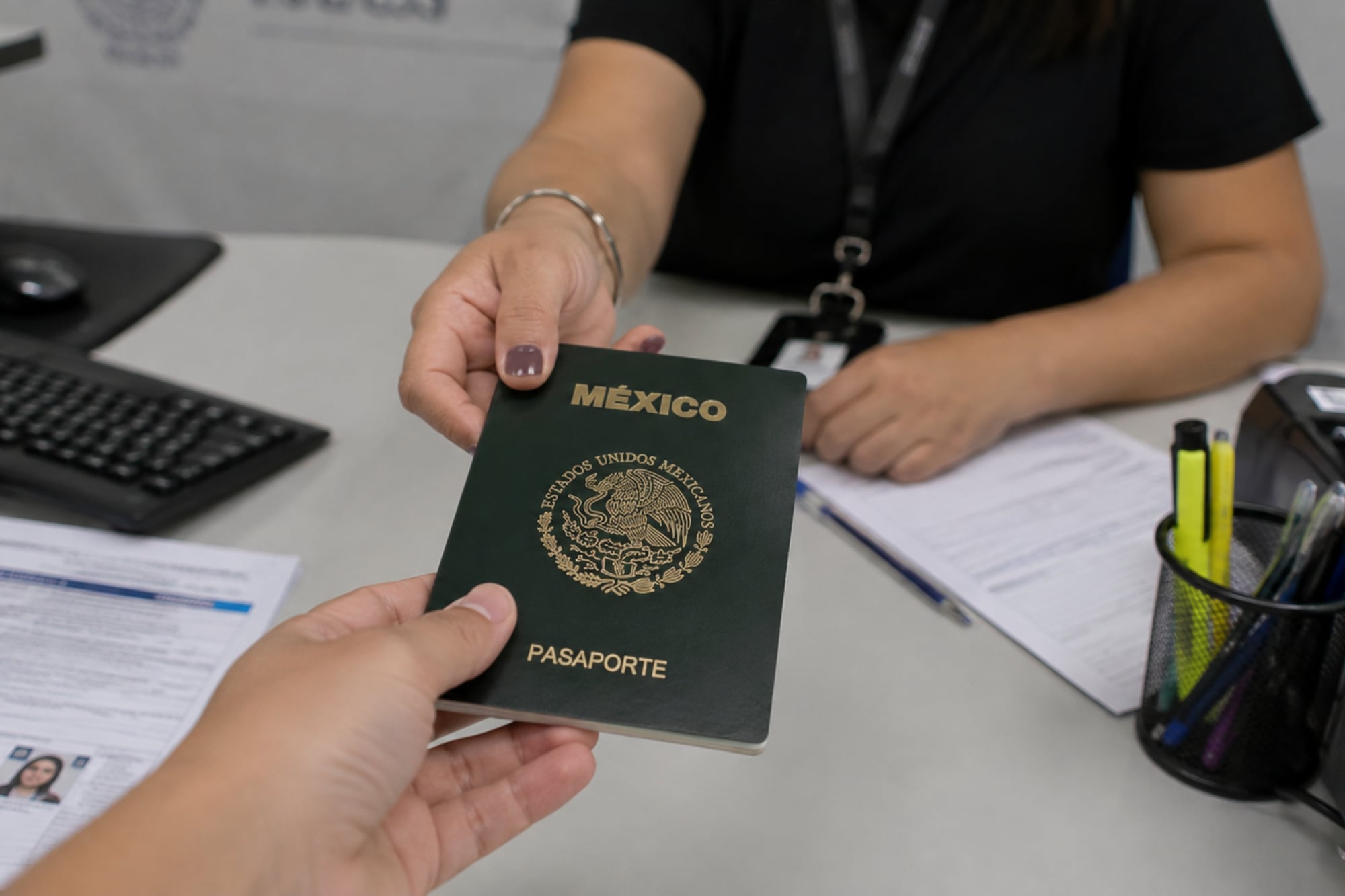 El pasaporte se entrega ese mismo día tras validar la documentación