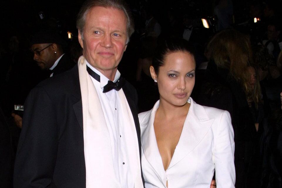 Jon Voight y Angelina Jolie mantienen una tensa relación a distancia