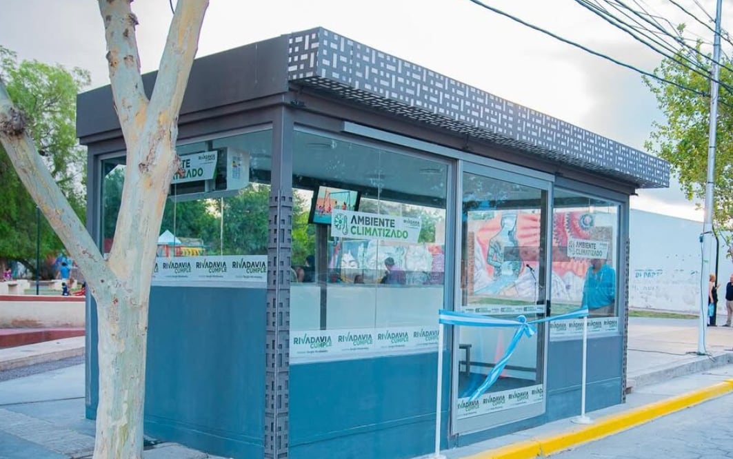 Cuál es la localidad de la Argentina que tiene una parada de colectivo con aire acondicionado