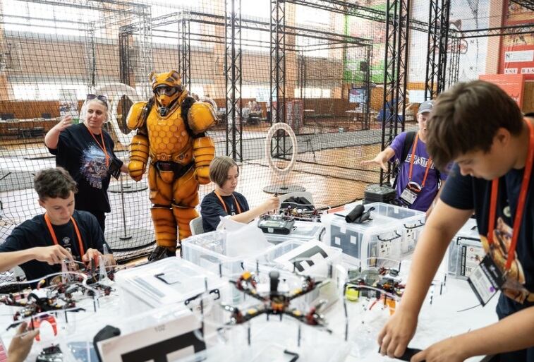 Competencia de drones a nivel escolar en Rusia