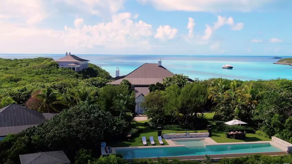 La isla de Johnny Depp cuenta con puertos y casas adicionales para recibir visitantes