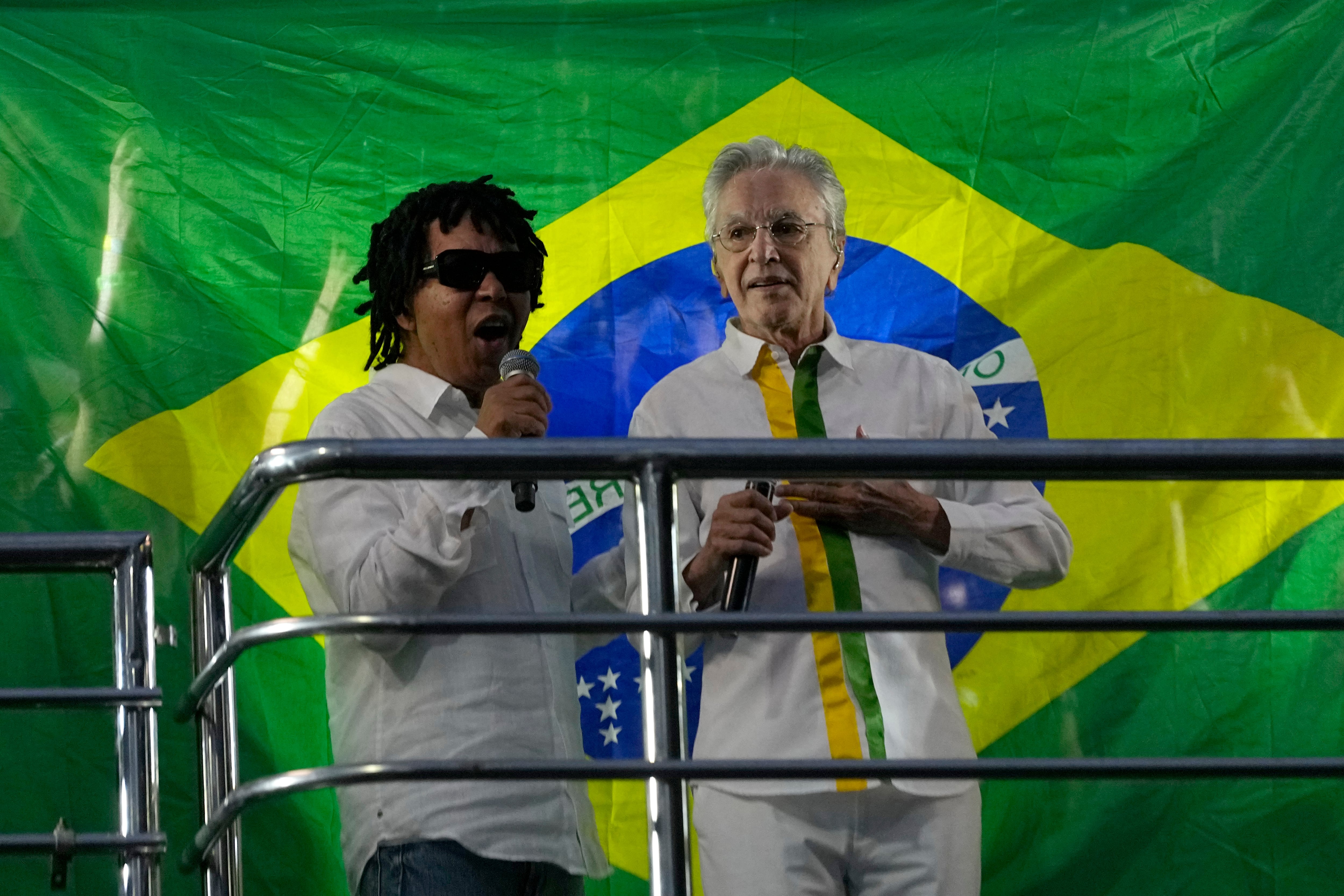 Djavan y Caetano Veloso en apoyo al presidente Luiz Inacio Lula da Silva