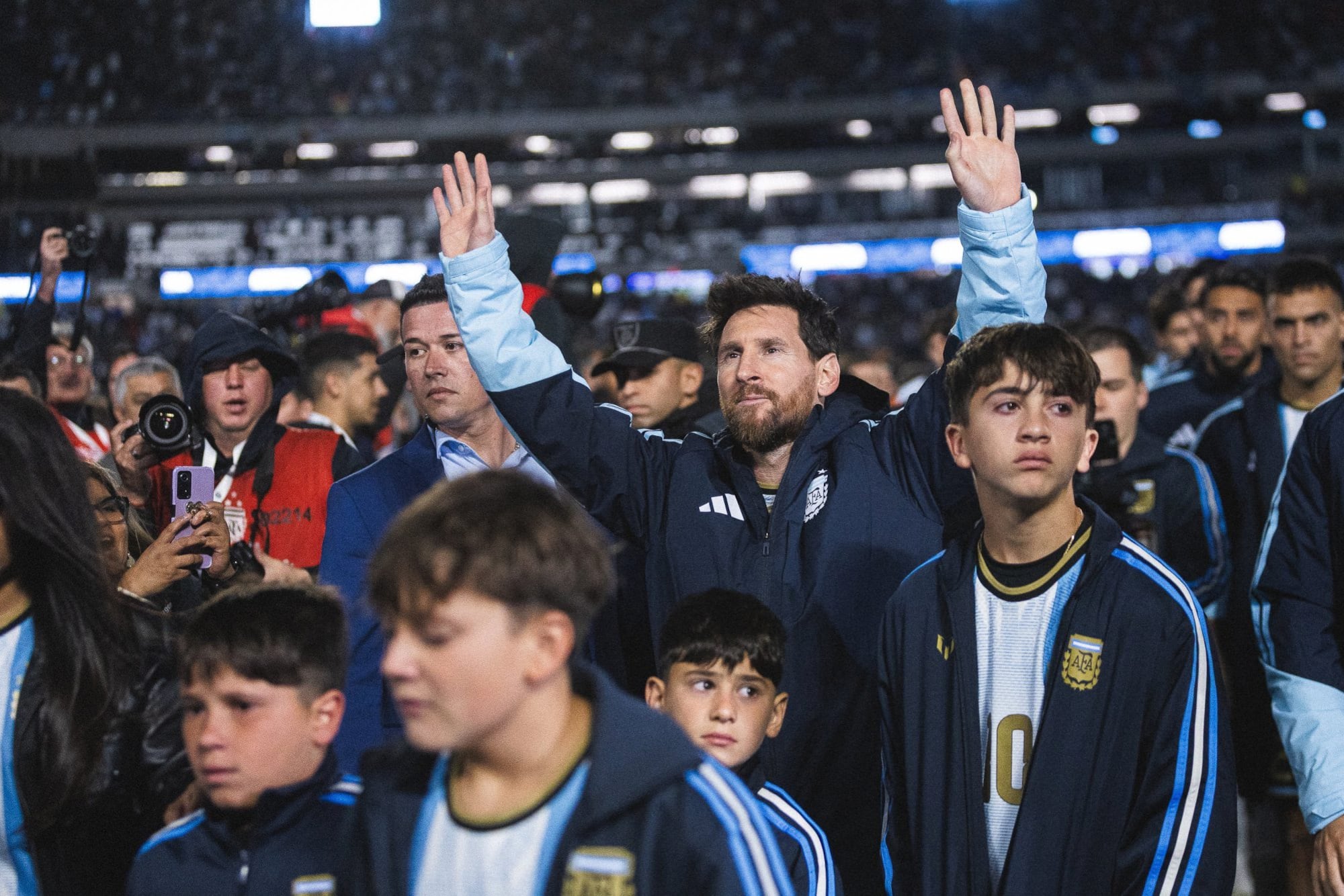 Lionel Messi disputa su ultimo partido despidiendose de La Seleccion Argentina, en el Amistoso FIFA entre la seleccion Argentina de Futbol y el Seleccionado de Benin, en el Estadio Monumental, Buenos Aires Argentina, el 6 de Octubre de 2026.