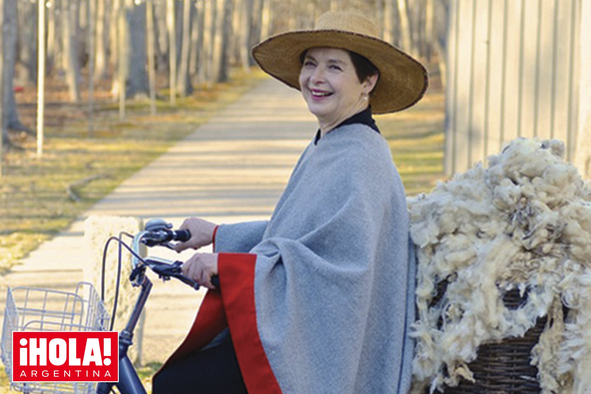 La otra cara de una estrella. Tiene una granja orgánica, cría ovejas y produce la lana con la que ella misma teje ponchos y mantas