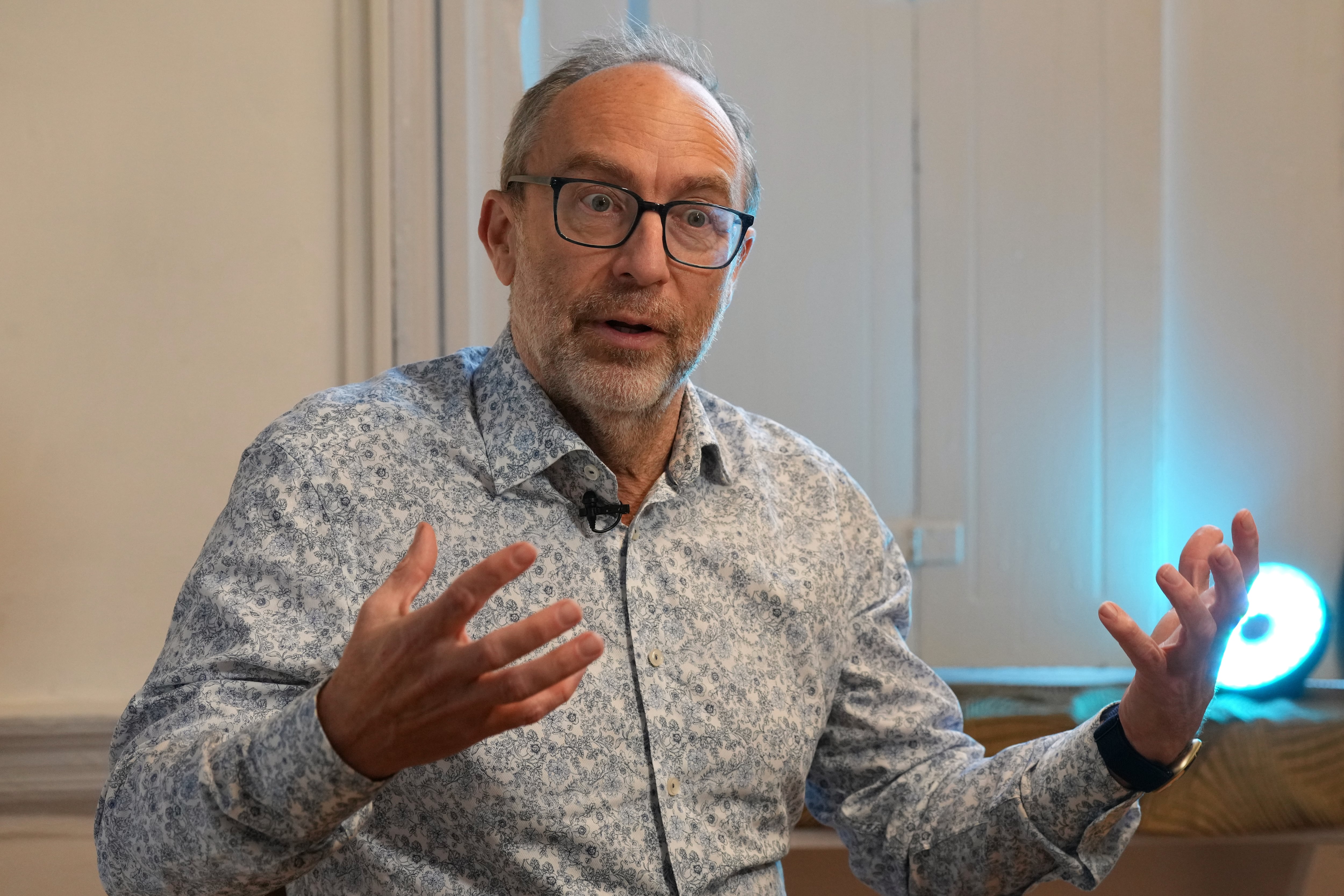 Jimmy Wales, fundador de Wikipedia, en una entrevista reciente con motivo del 25 aniversario de la Wikipedia