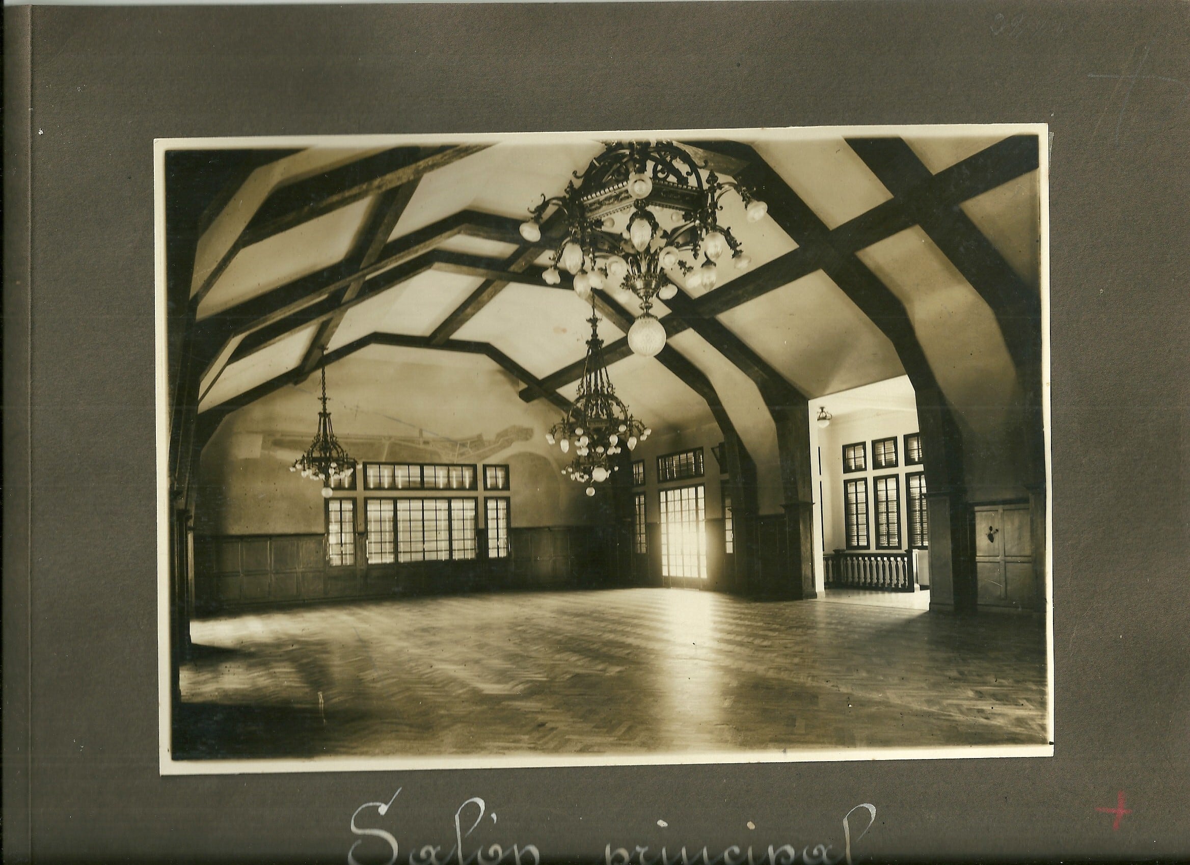 Salón principal en el álbum del Día de la Inauguración oficial. 16 de enero de 1937.