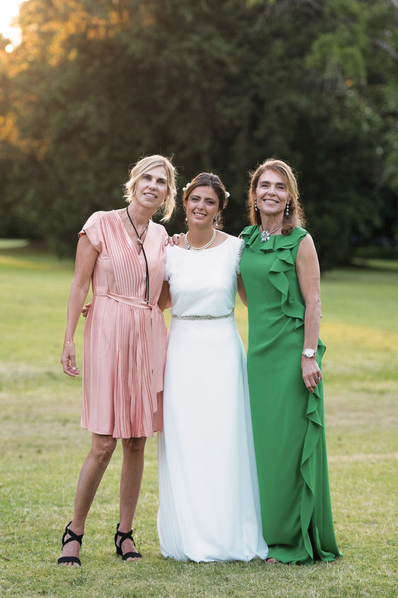 Madre e hija junto
a Alejandra Hoeffner, prima de Agustina.