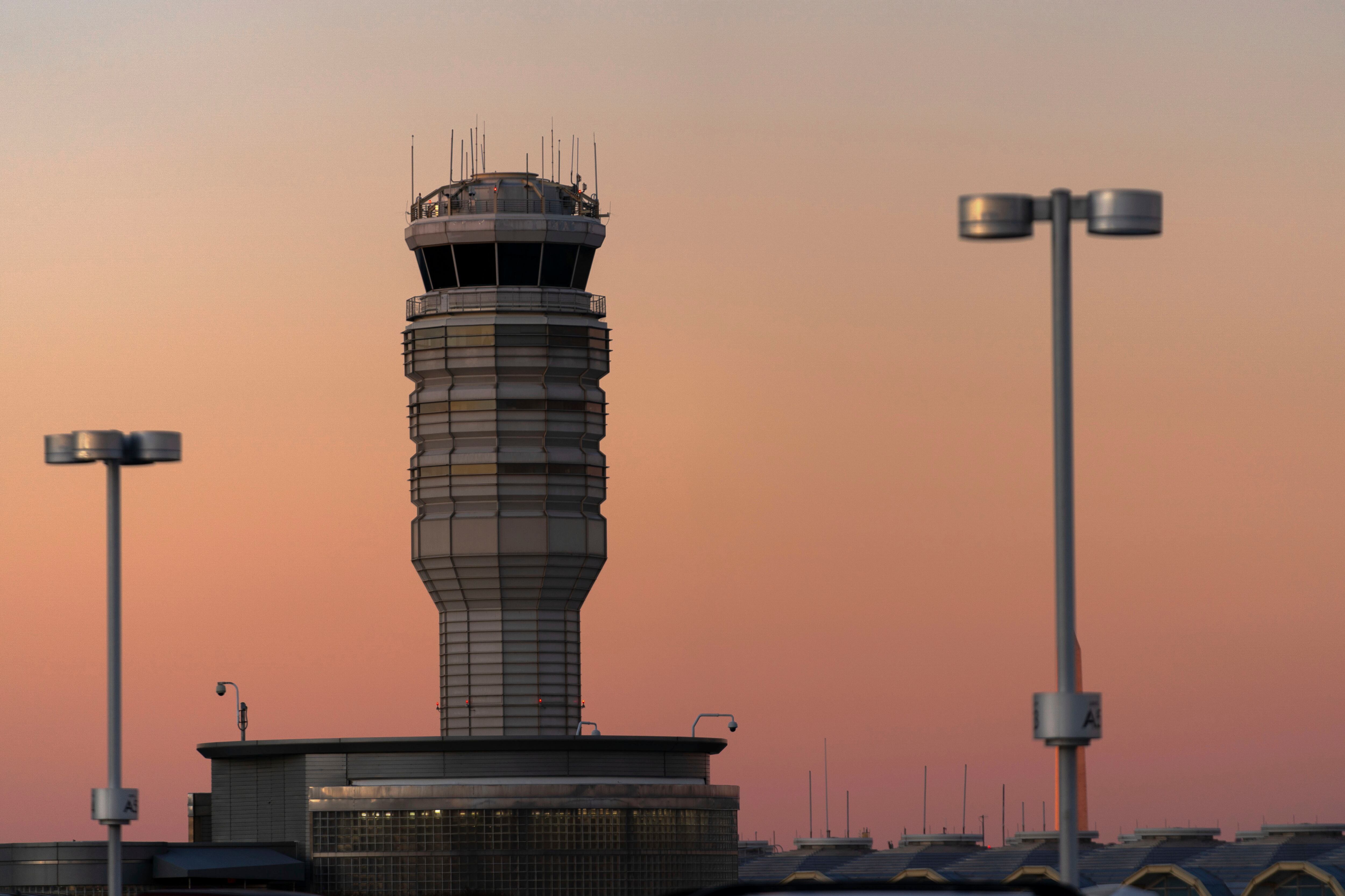 Una aparente falla de comunicación de la torre de control casi provoca una tragedia