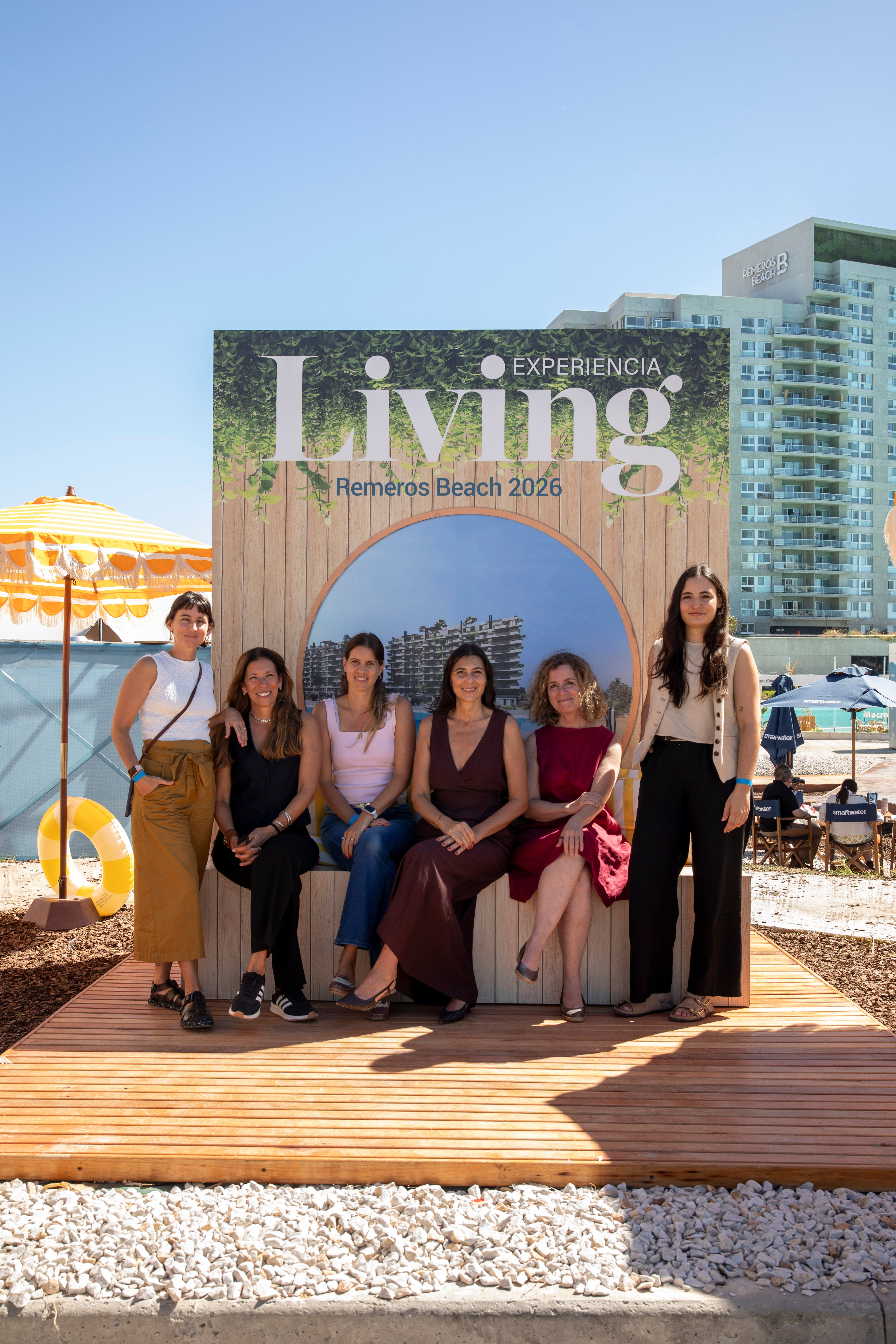 Mirá las fotos de la inauguración de Experiencia Living en Remeros Beach 22 El equipo de Living. De izq. a der.: Maia Croizet, Mercedes Lombardo, Silvina Anschütz, Mariana Kratochwil, Inés Marini y Camila Blousson