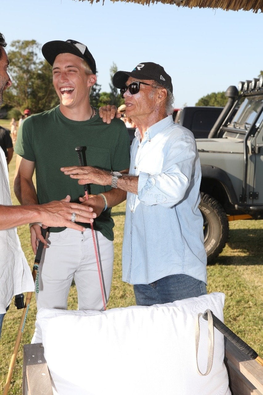 Con su abuelo, el legendario Adolfo Cambiaso