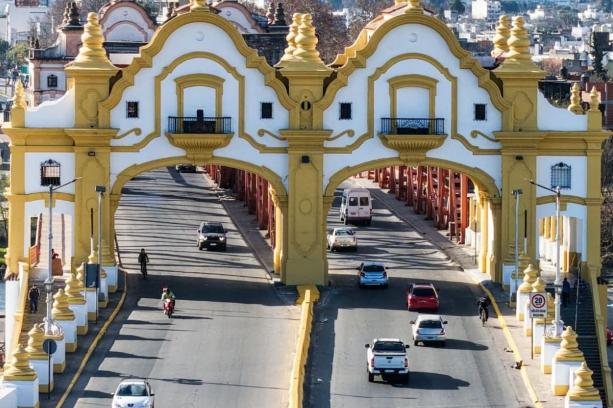 Drenaje, repavimentación y pavimento podotáctil: la Ciudad acelera la megaobra en el puente clave que une Pompeya y Lanús