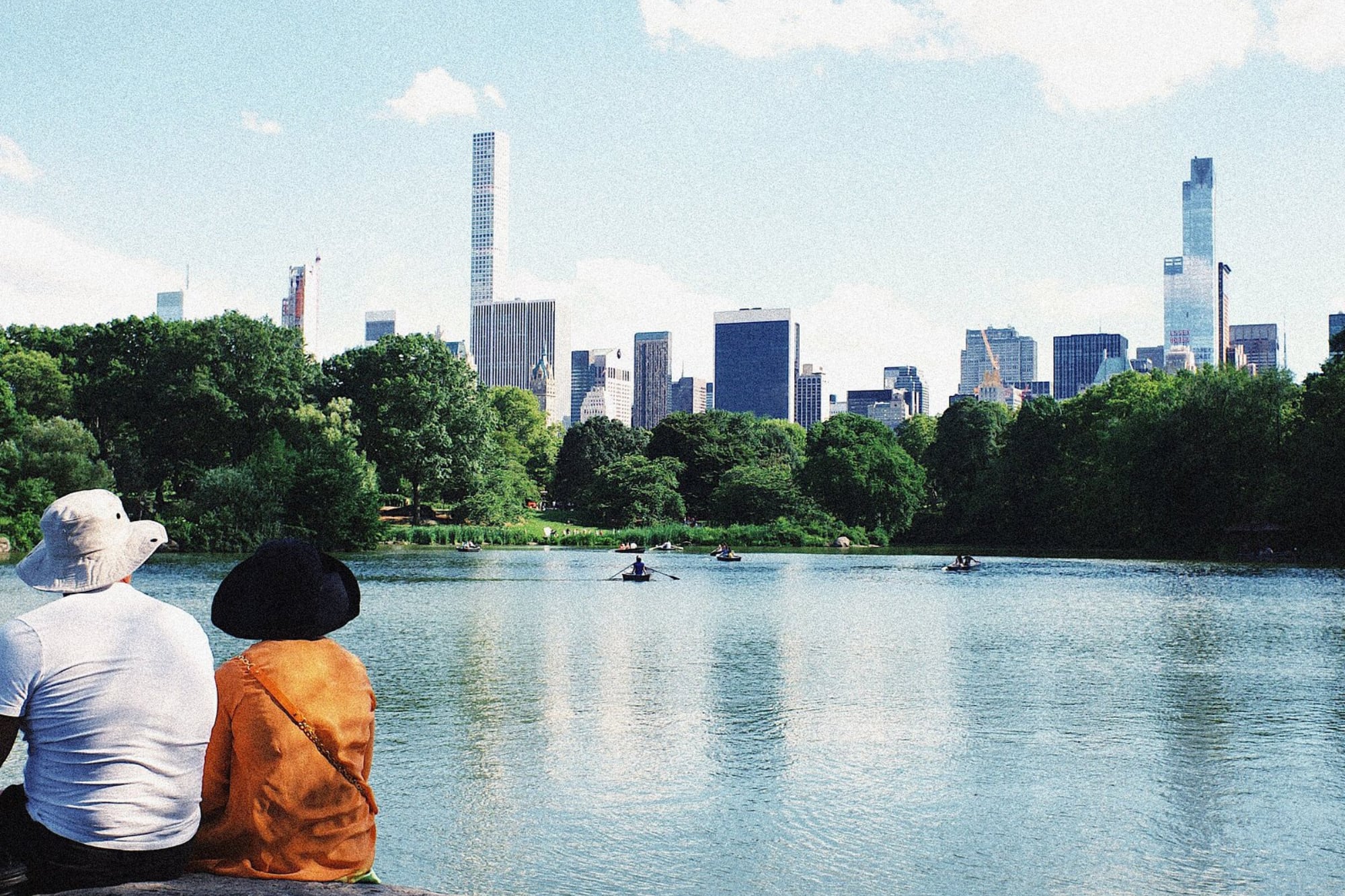 La brecha entre ciudades puede superar los US$38.600 anuales para una persona sola