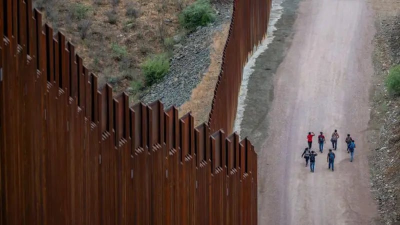 El secretario de Seguridad Nacional invocó facultades especiales para omitir diversas normativas federales y así acelerar la construcción de barreras en la frontera de Texas