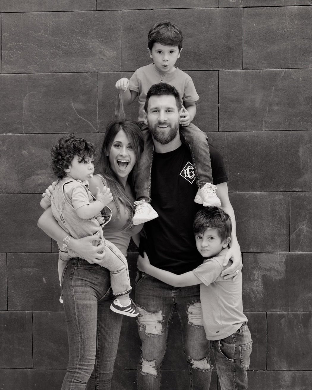 La tierna postal familiar que eligió Anto Roccuzzo para celebrar a Leo Messi (Foto: Instagram @antonelaroccuzzo)