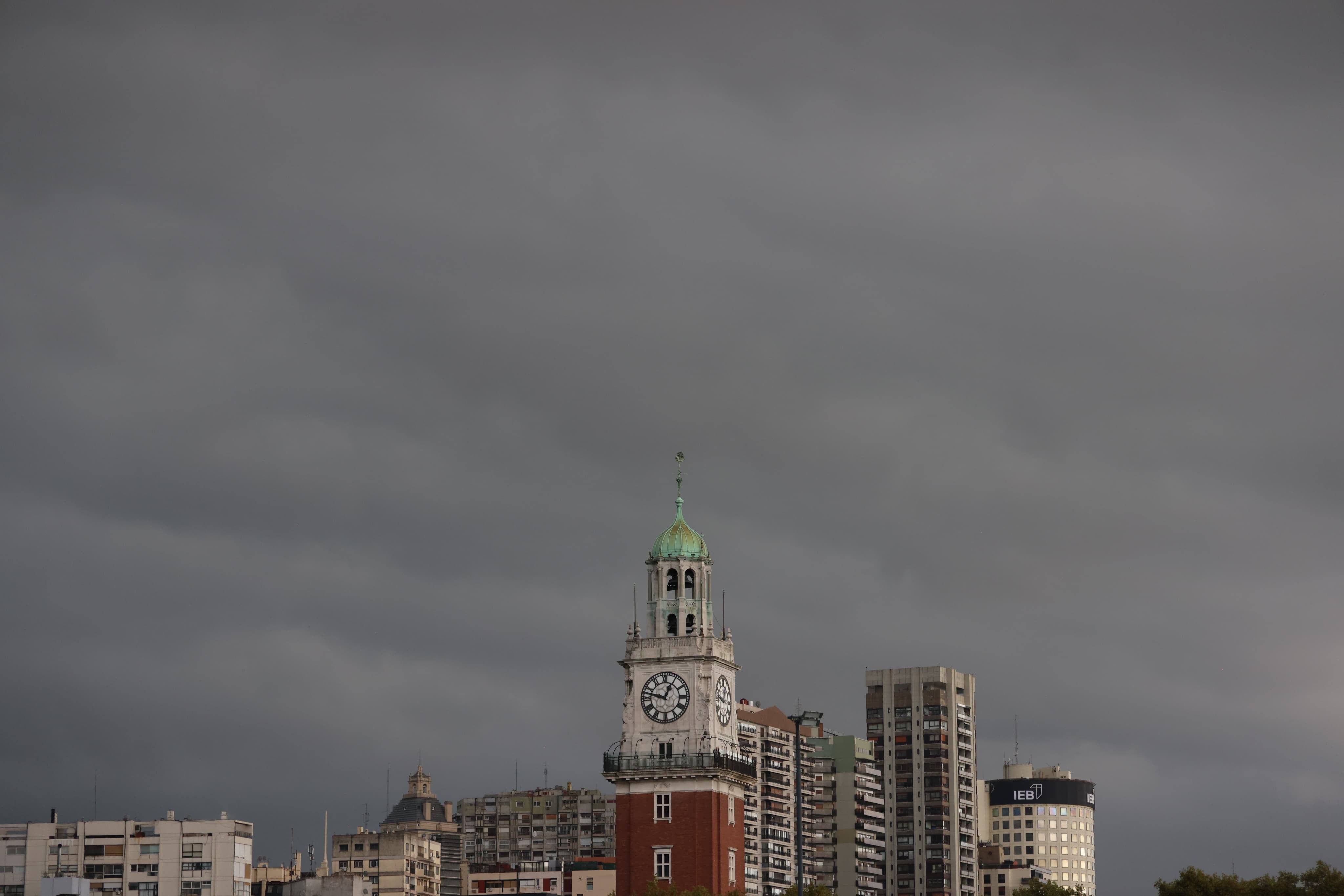 La semana comenzará con un lunes nublado en la Ciudad.