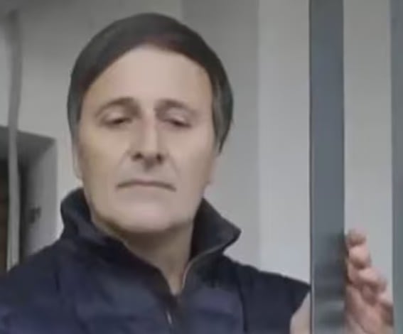 Cristian Graf, este lunes 11 de agosto, en la puerta de su domicilio