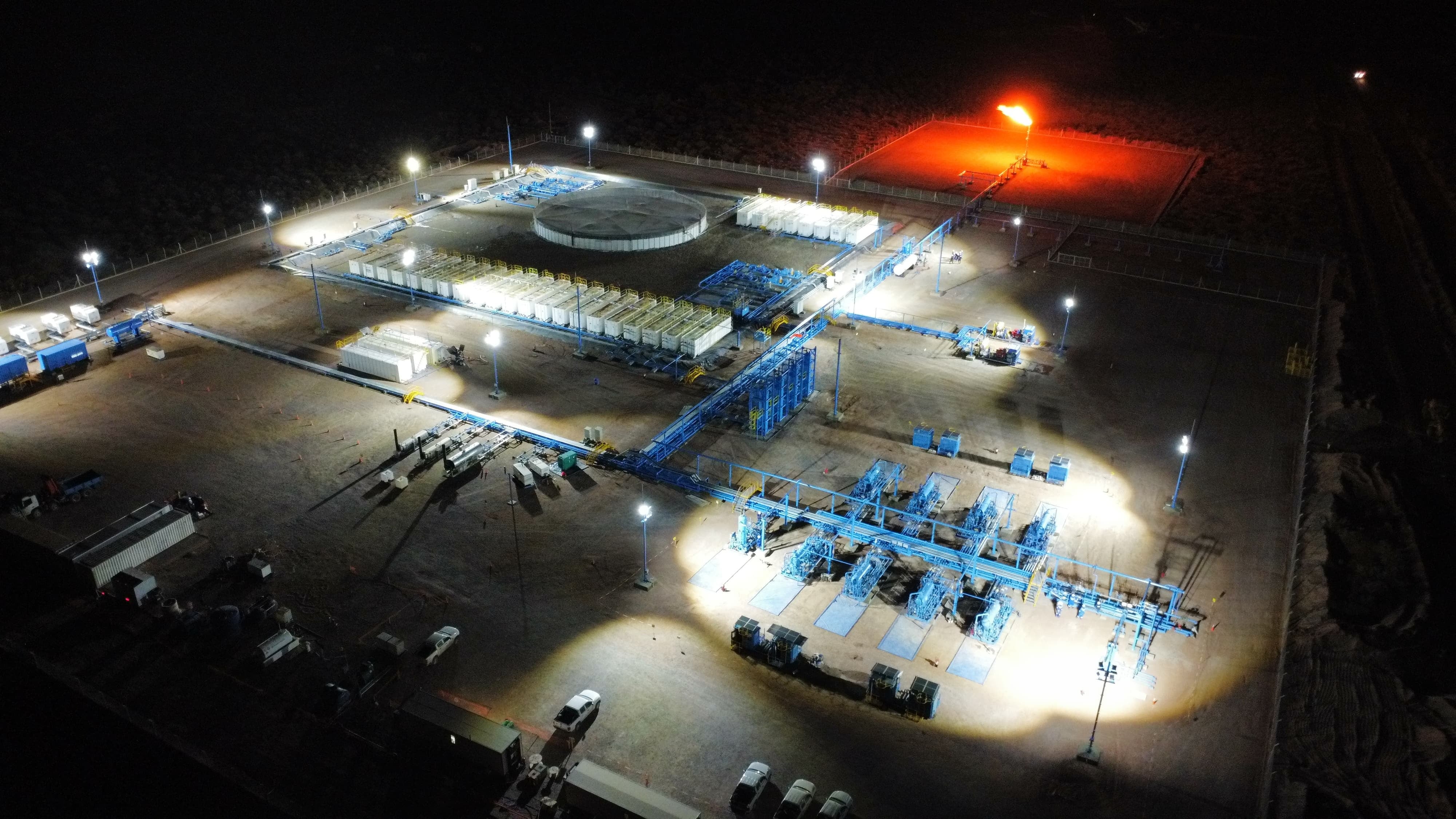 Tomas nocturnas de dron en la Planta Modular Aranda, Vaca Muerta.