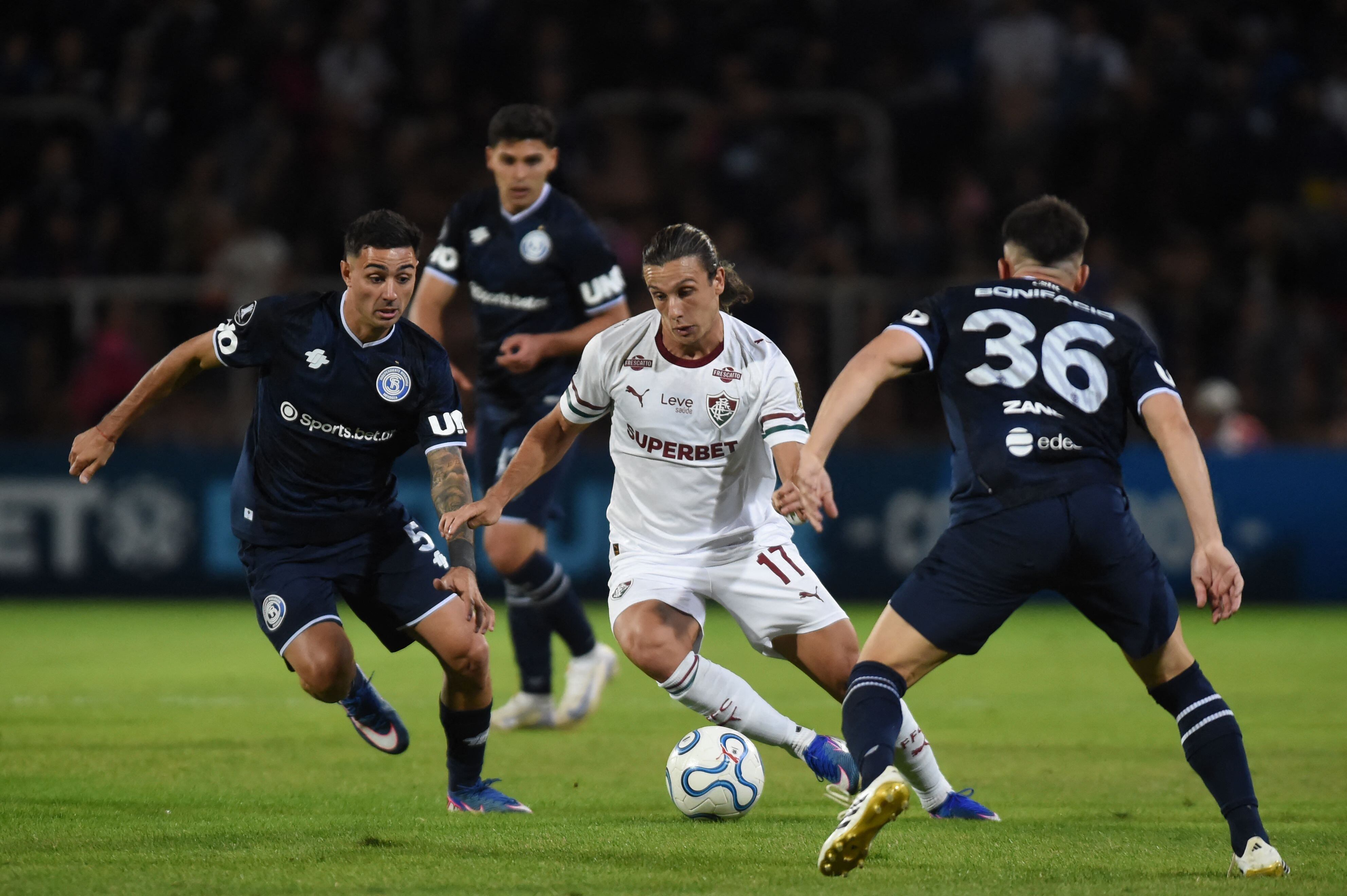 Agustín Canobbio, entre Tomás Bottari y Ezequiel Bonifacio: Fluminense cierra la tabla de posiciones del Grupo C, mientras que Independiente Rivadavia ya tiene el pasaje para los 8avos de final