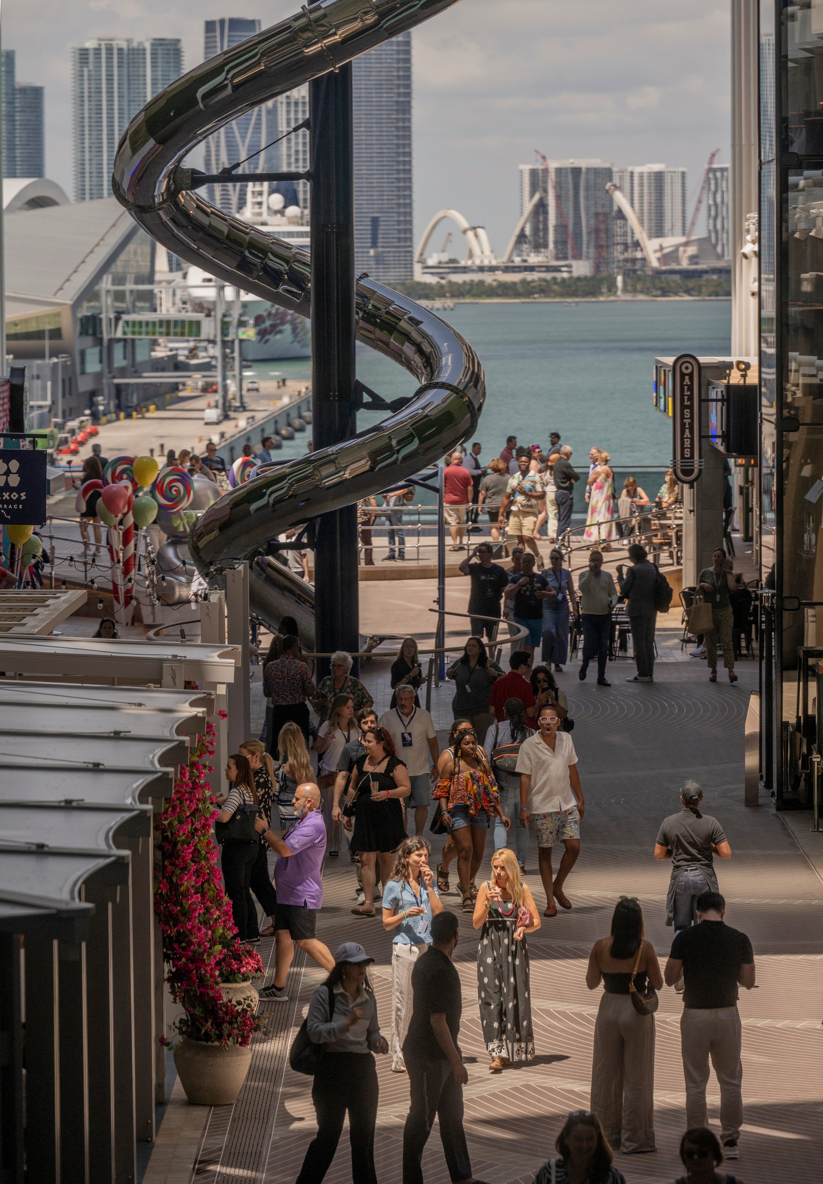 El World Promenade