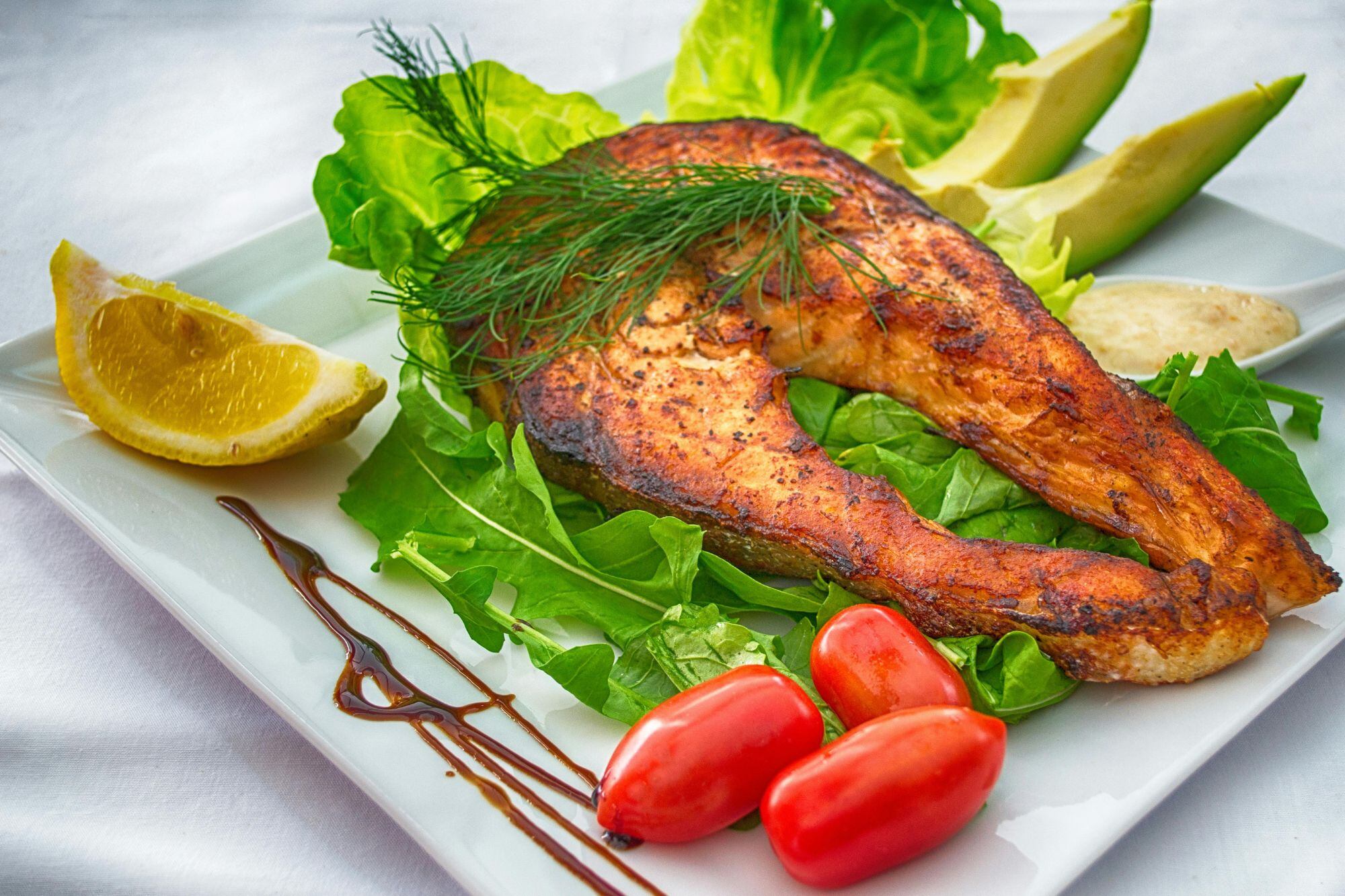 Para llevar adelante una dieta mediterránea se deben consumir vegetales con pequeñas cantidades de carne (imagen ilustrativa)