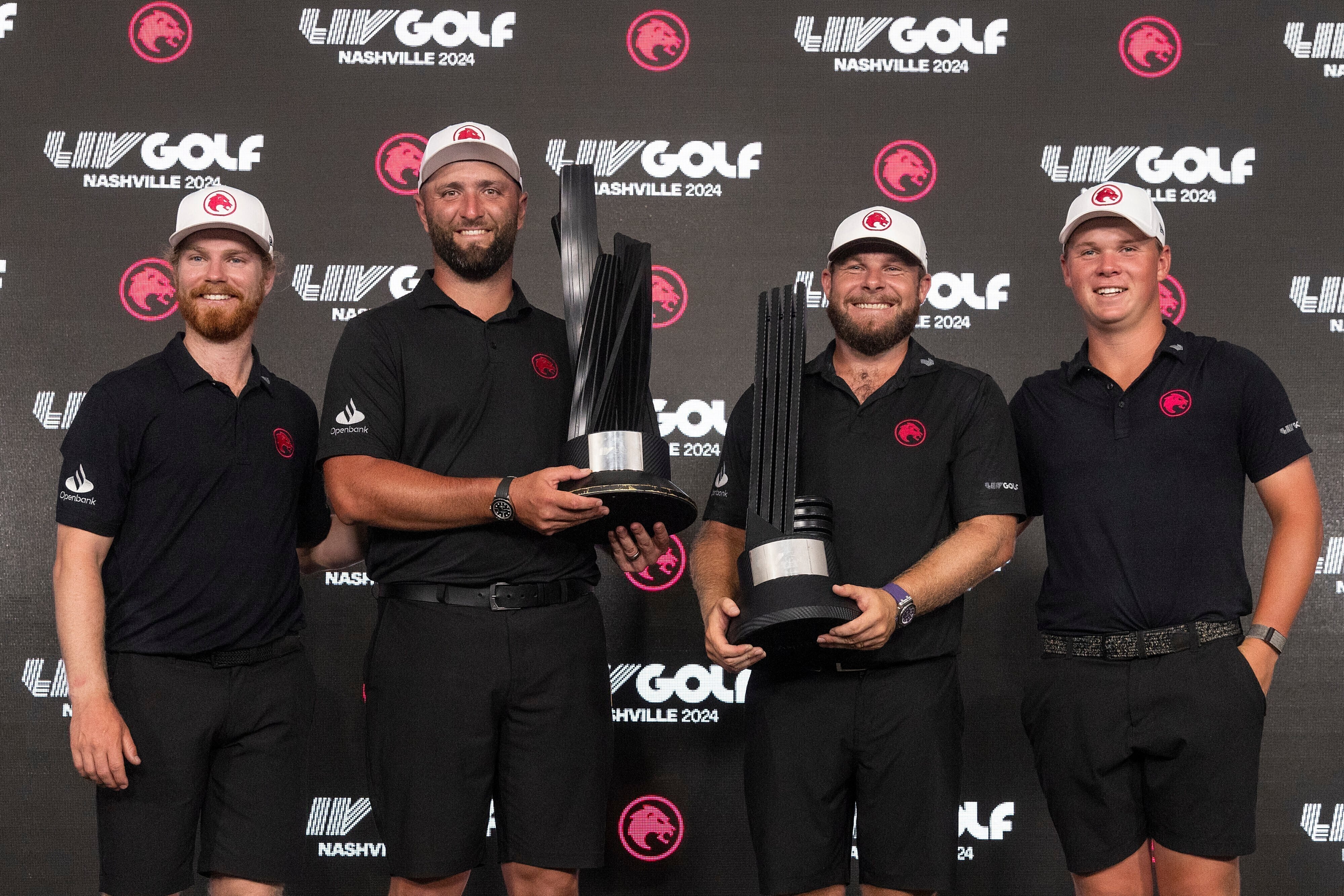 Otros tiempos del LIV: Kieran Vincent, el capitán Jon Rahm, Tyrrell Hatton y Caleb Surratt, celebran un triunfo en equipo en el torneo de LIV Golf el domingo 23 de junio de 2024, en College Grove, Tennessee