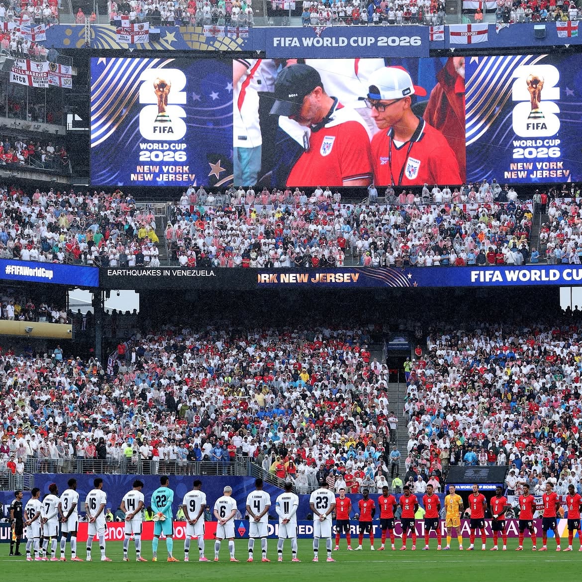 El minuto de silencio antes del partido Noruega-Inglaterra