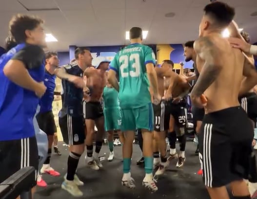 “Argentina quiero verte bicampeón”: toda la intimidad del festejo de los jugadores en el vestuario