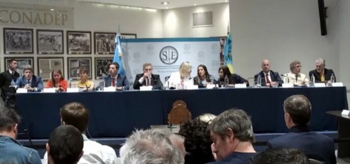 El jurado ocupó su lugar para dar a conocer el veredicto