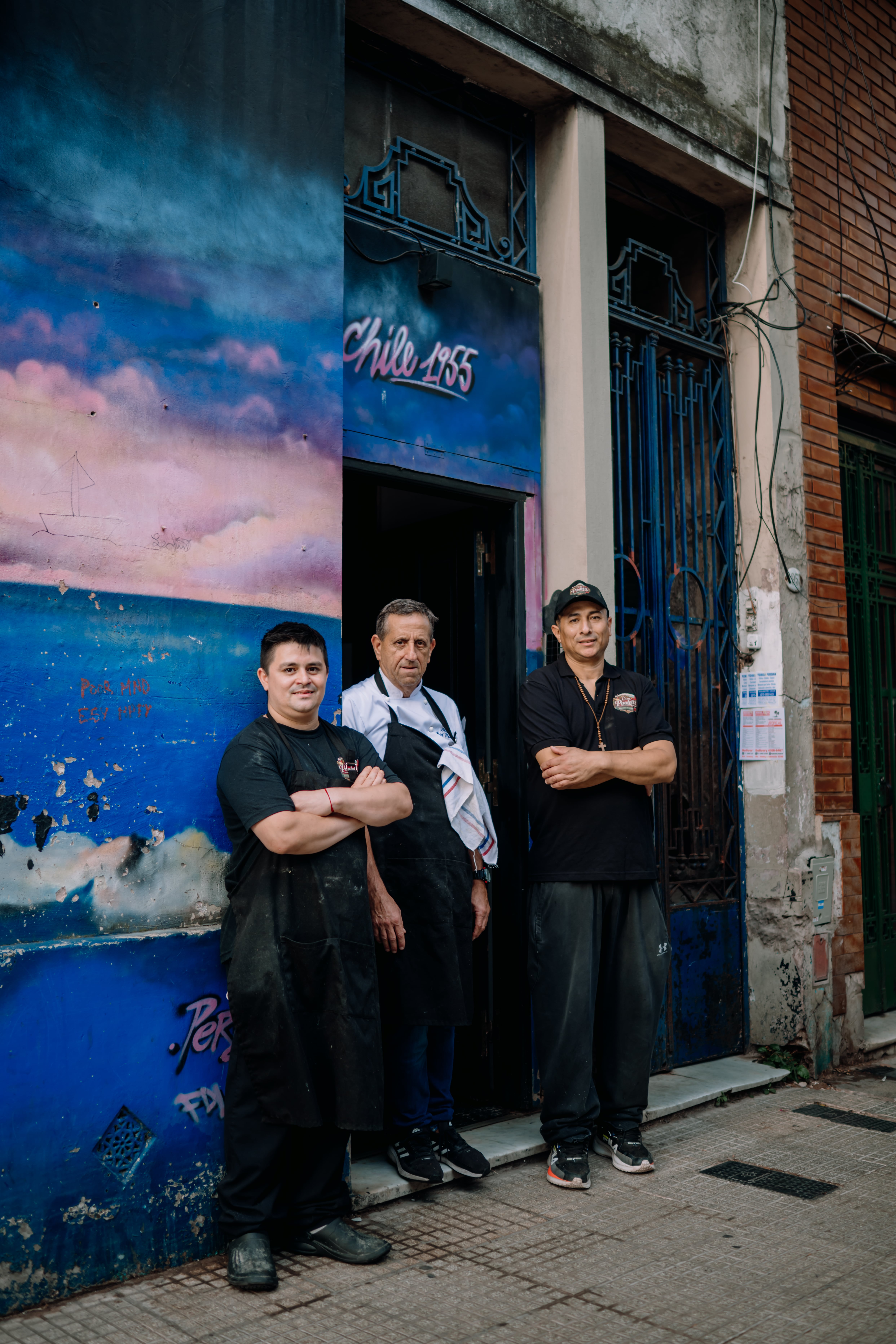 El equipo a cargo de Casa Paoletti, en la fachada de la casa de Balvanera
