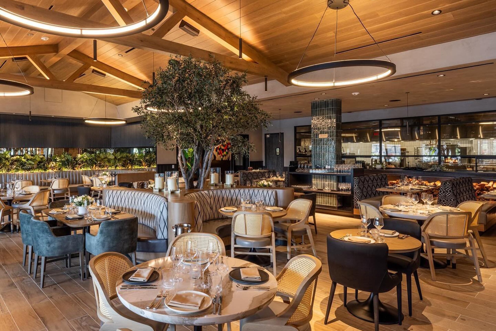 El salón de The Amalafi Llama, en el exterior del Aventura Mall