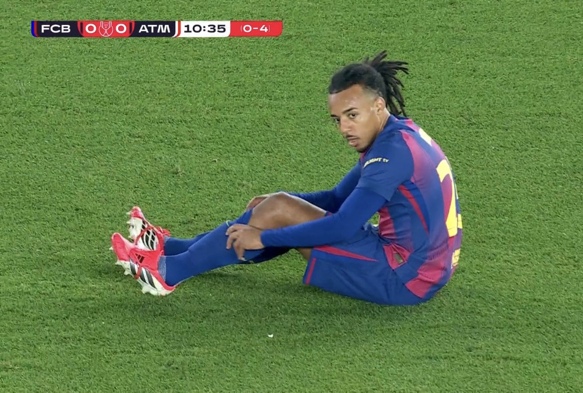 Koundé sintió una molestia y debió salir; en su lugar entró Balde