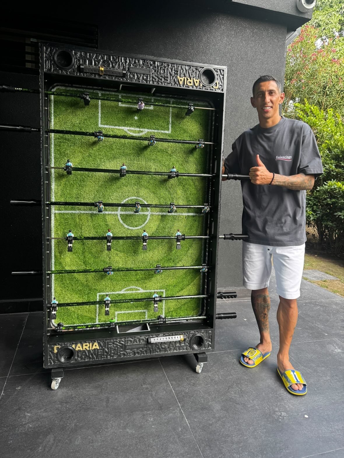 Ángel Di María recibió una versión especialmente diseñada para él (Foto: Gentileza Capocannoniere)