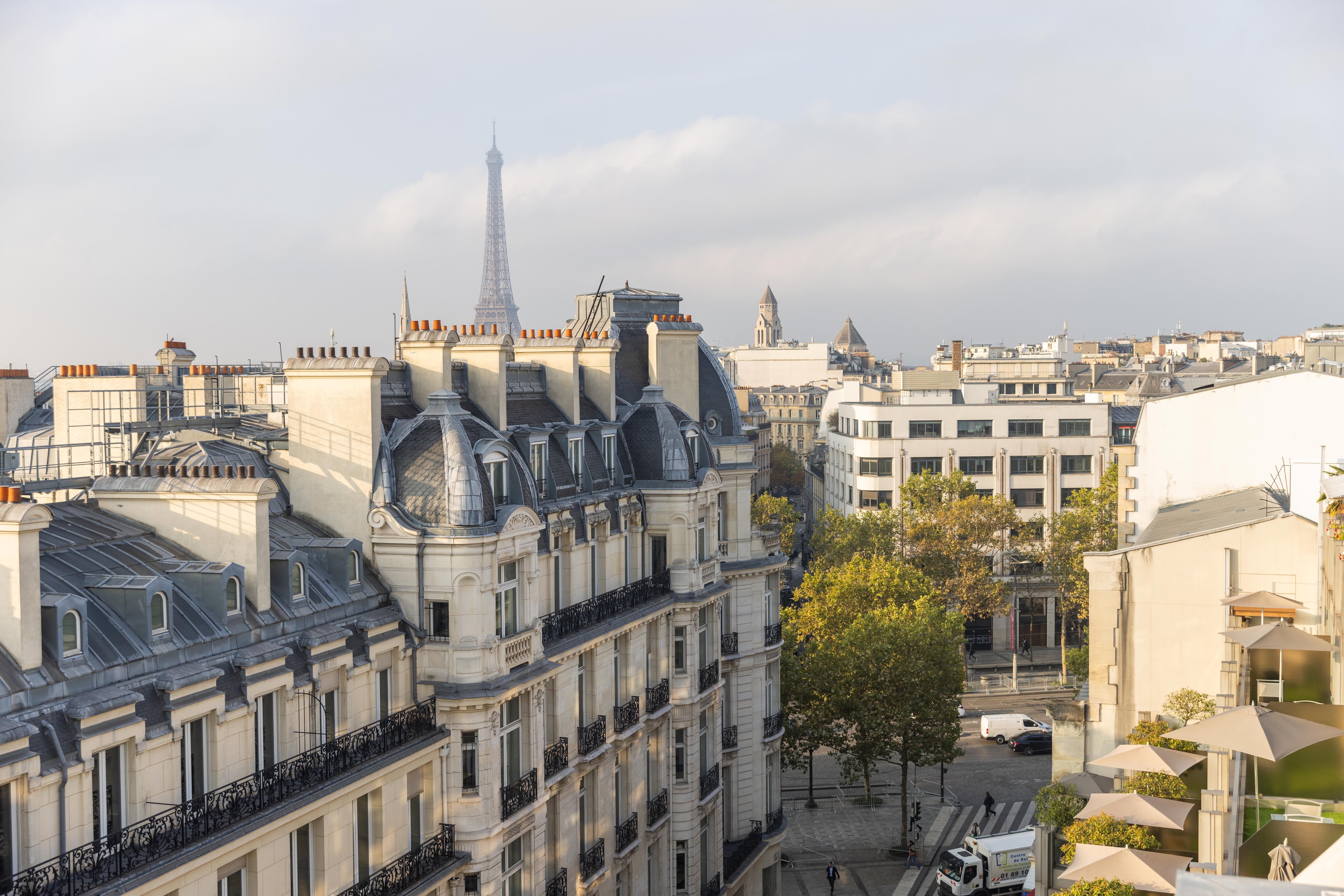 La vista de la Tour Eiffel desde el Hôtel Lancaster.