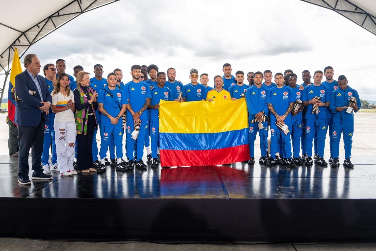 Polémica en Colombia por el supuesto desaire de los jugadores de la selección a Petro y su hija en su despedida en el aeropuerto