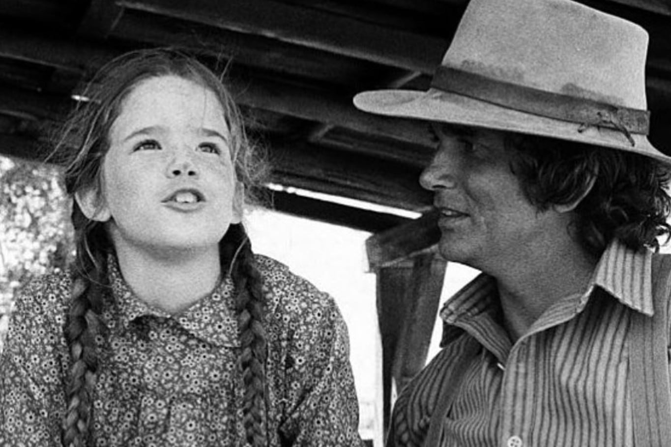 Melissa Gilbert y Michael Landon como Laura y Charles Ingalls