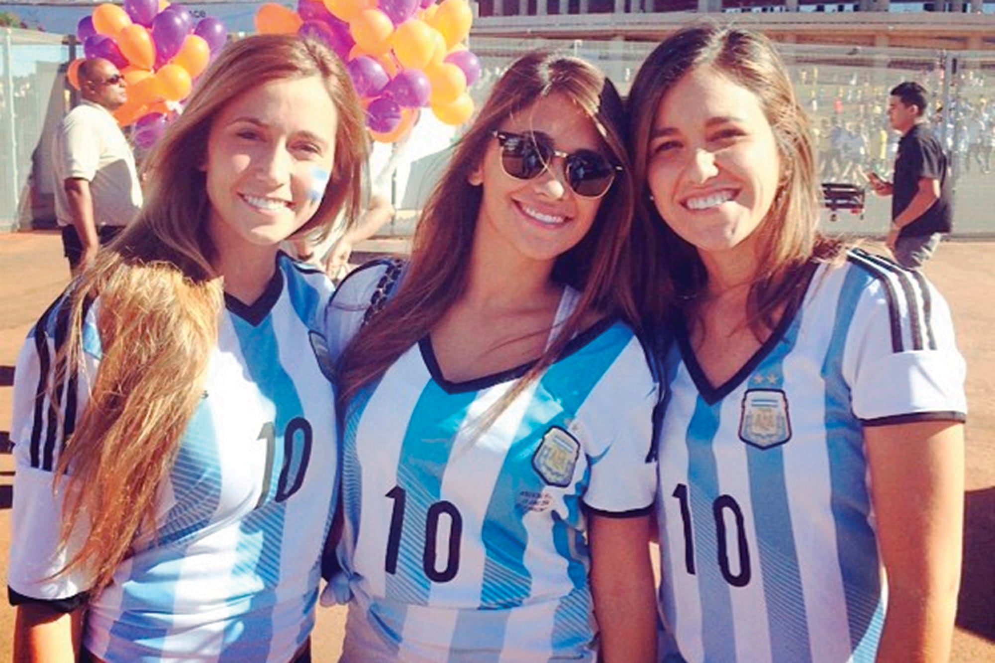 Junto a sus hermanas, Carla y Paula Roccuzzo
