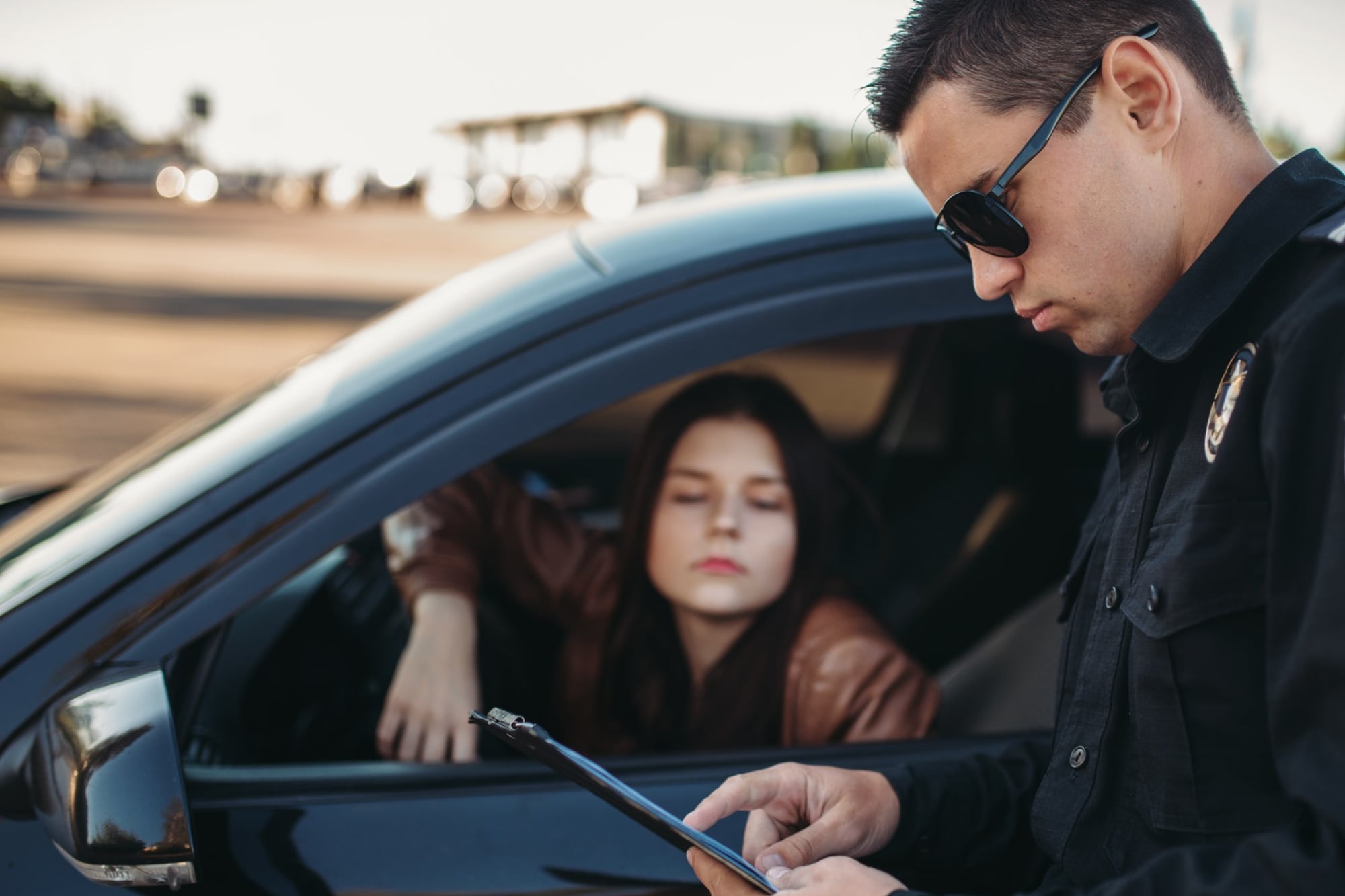 Multa de hasta 200 dólares por conducir sin licencia en Texas, pero puede escalar a 4000 y un año de cárcel si hay accidente con lesiones o muerte