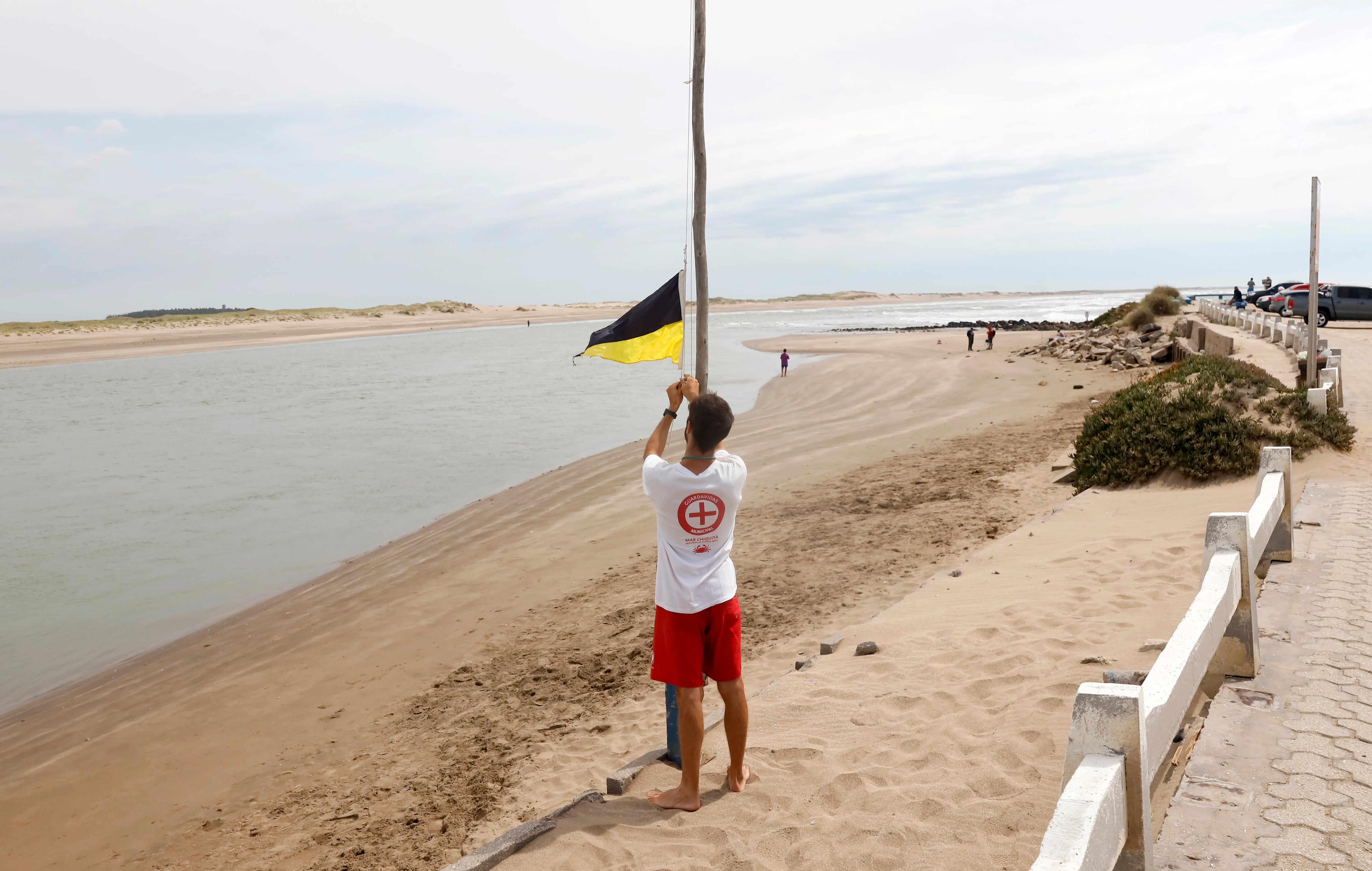 “Siento culpa y ganas de llorar”. El dolor del “lenguadero” que no pudo salvar a su amigo de la ola gigante de Mar Chiquita