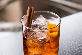 Cócteles: los tragos de solo tres ingredientes que están de moda