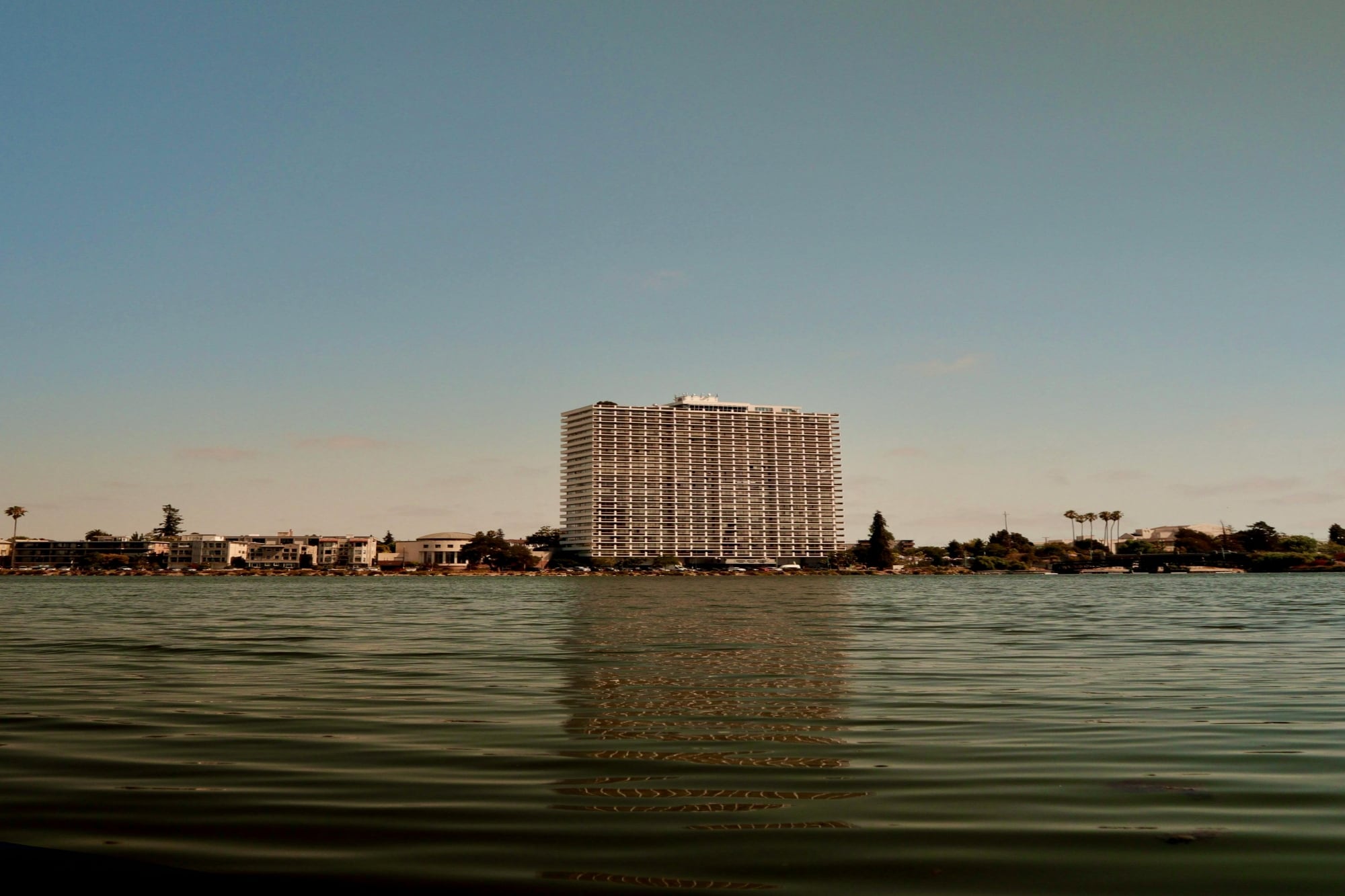 Oakland ofrece diversos atractivos como el Lago Merritt