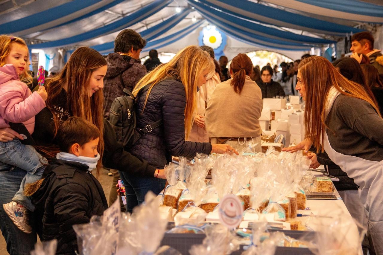 Comenzó la fiesta del producto que busca convertirse en la torta oficial nacional 5 Además de la carpa especial dedicada al producto estrella, hay una feria gastronómica y de emprendedores