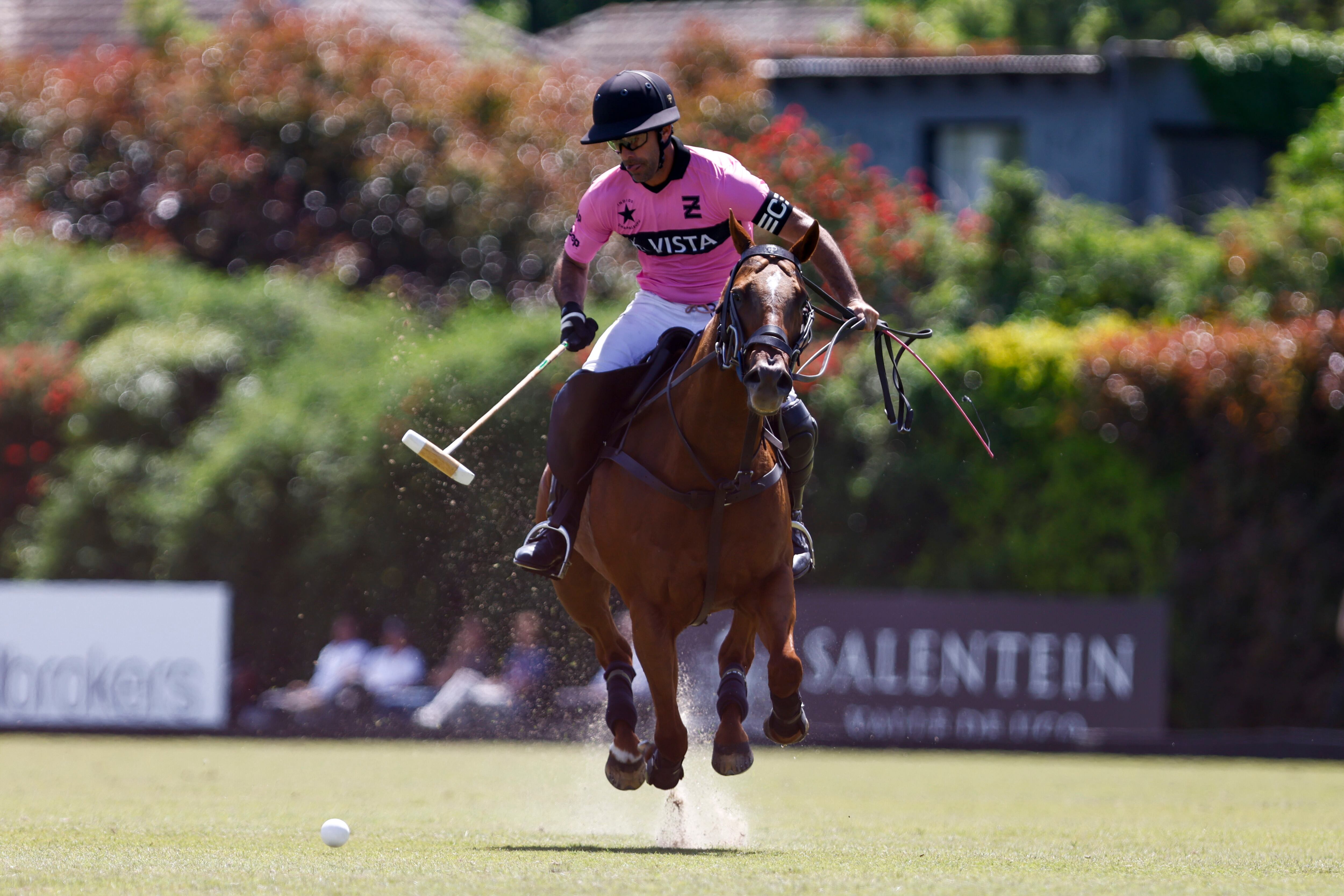 Facundo Pieres, la mayor estrella de Ellerstina-Indios Chapaleufú, que se enfrentará con UAE por un lugar en la final del Abierto de Tortugas.
