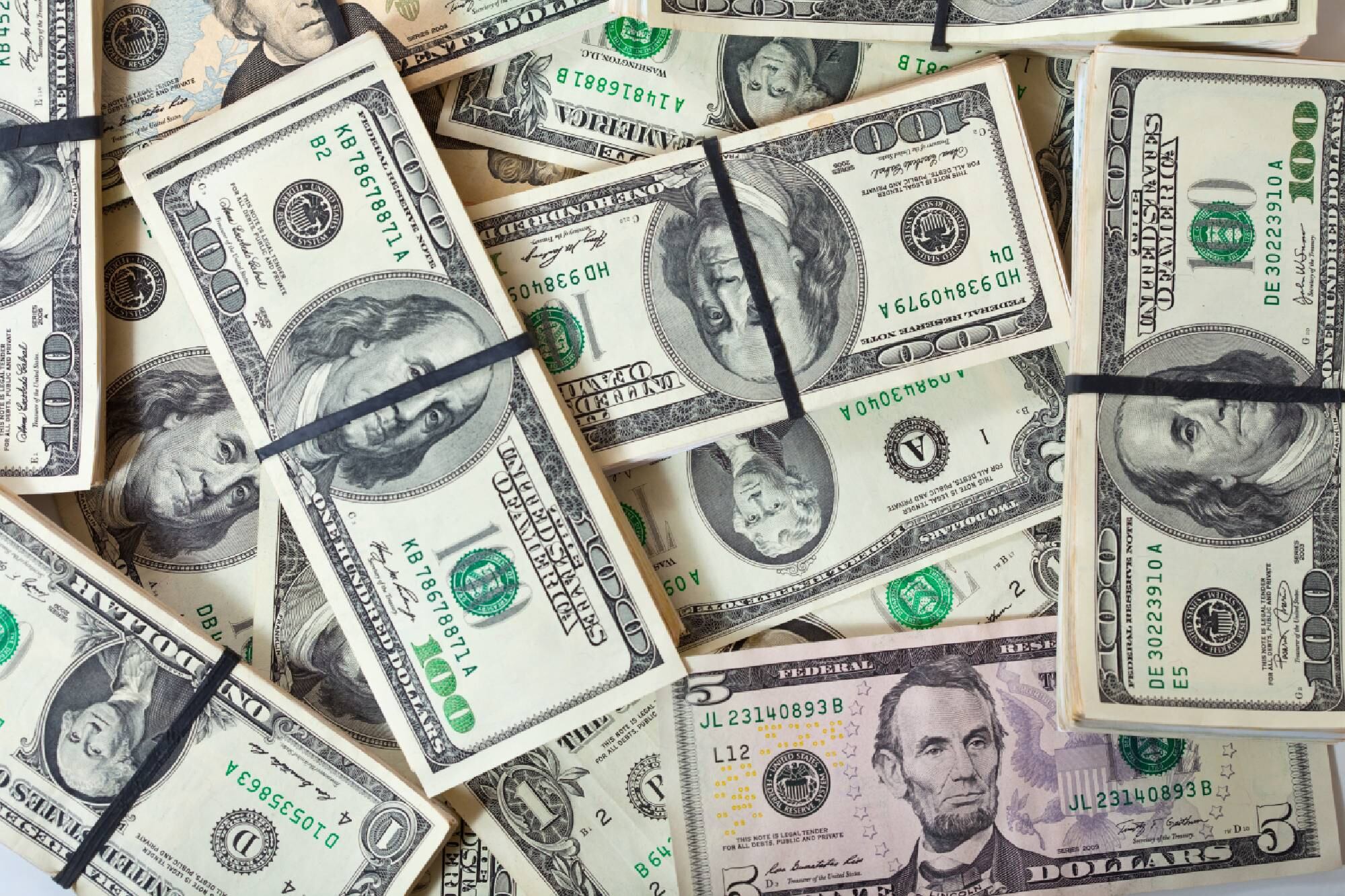 Las empresas obtuvieron financiamiento por casi US$7000 millones en dos meses y refuerzan la calma del dólar