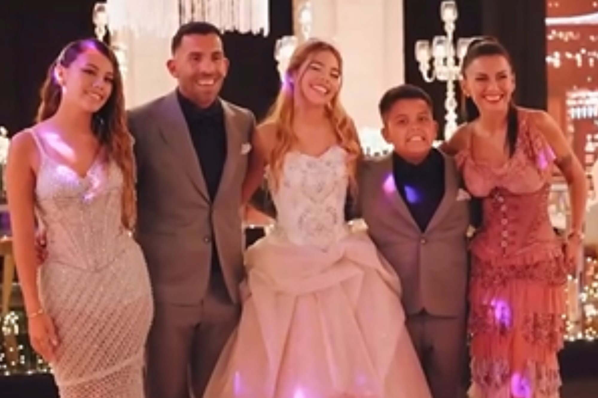 Familia completa, Florencia, Carlos, Katie, Lito y Vanesa (Foto: Captura de video / Instagram @__carlitostevez)