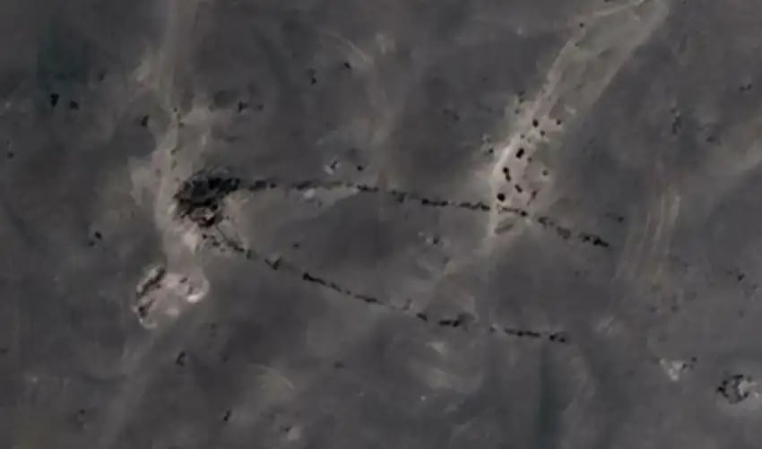 Arqueólogos descubrieron una tumba milenaria con “antenas” en el desierto del Sahara
