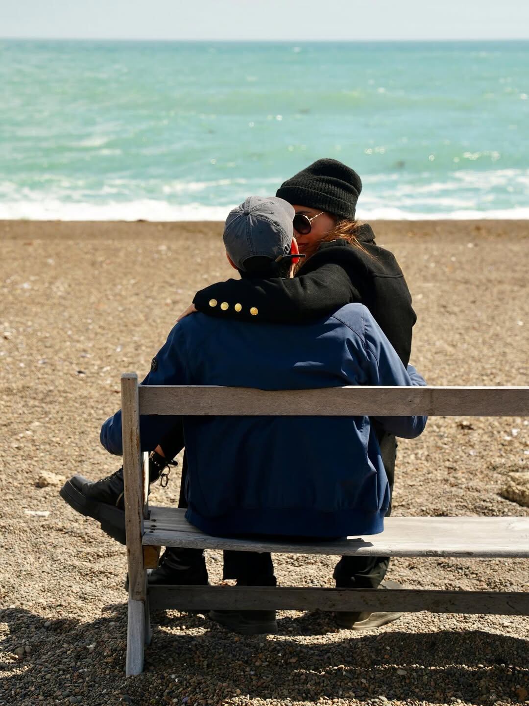 Santiago Korovky en un día de playa junto a Celeste Cid (Foto: @santikorovsky)