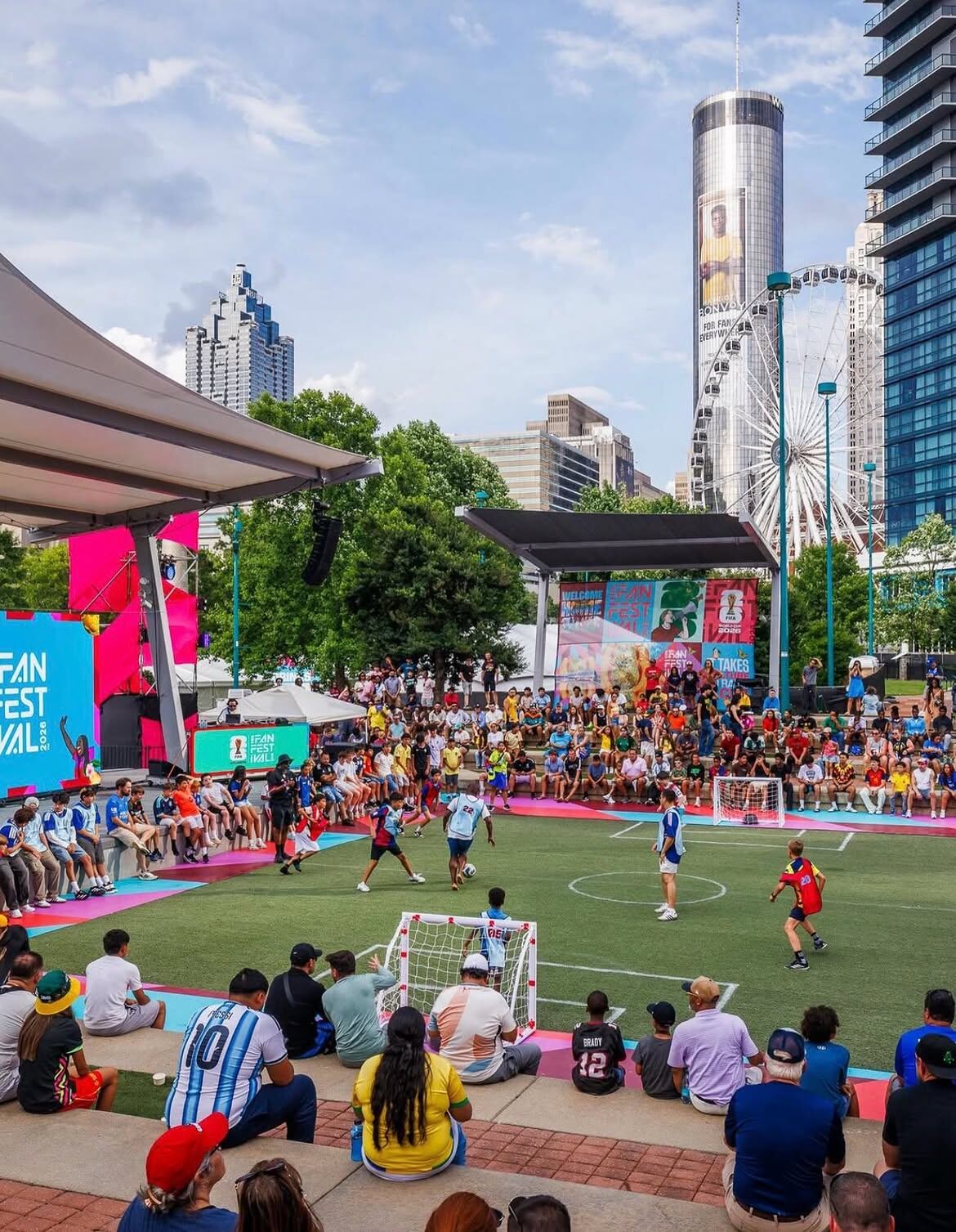 Los usuarios pueden llegar al FIFA Fan Festival por medio del transporte público