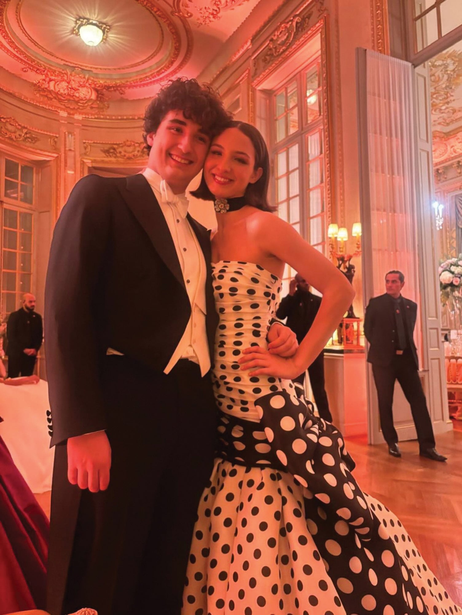 Carolina con su hermano Magnus, que ofició de cavalier, de impecable frac y con un detalle especial: el moño blanco que eligió pertenecía a su abuelo, Reinaldo Herrera, quien murió en marzo pasado