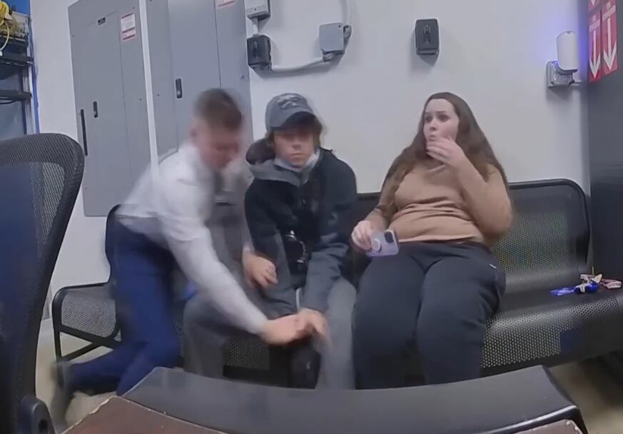 Un empleado del Walmart se abalanzó sobre el tirador y logró reducirlo